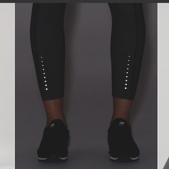 LULULEMON RARE Teeny check white and black!! SIZE 4 FAST FREE 7/8 TIGHT. - Picture 11 of 14